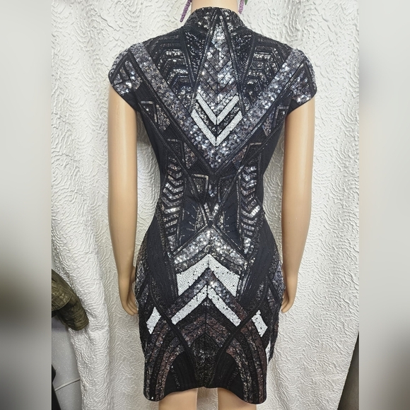 Elegant Black and Silver Geometric Dress - Picture 5 of 6